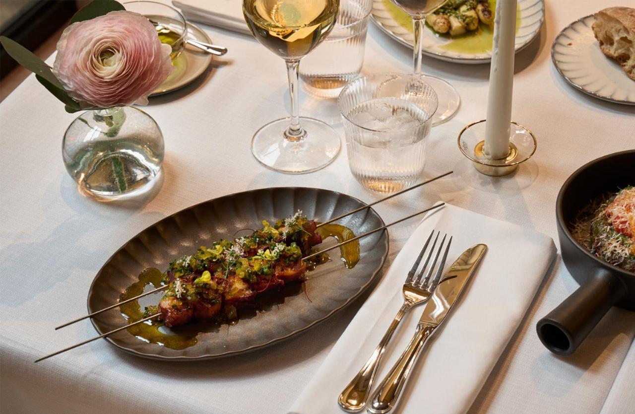Villa Dagmar Stockholm Exterior foto A table setting at the restaurant