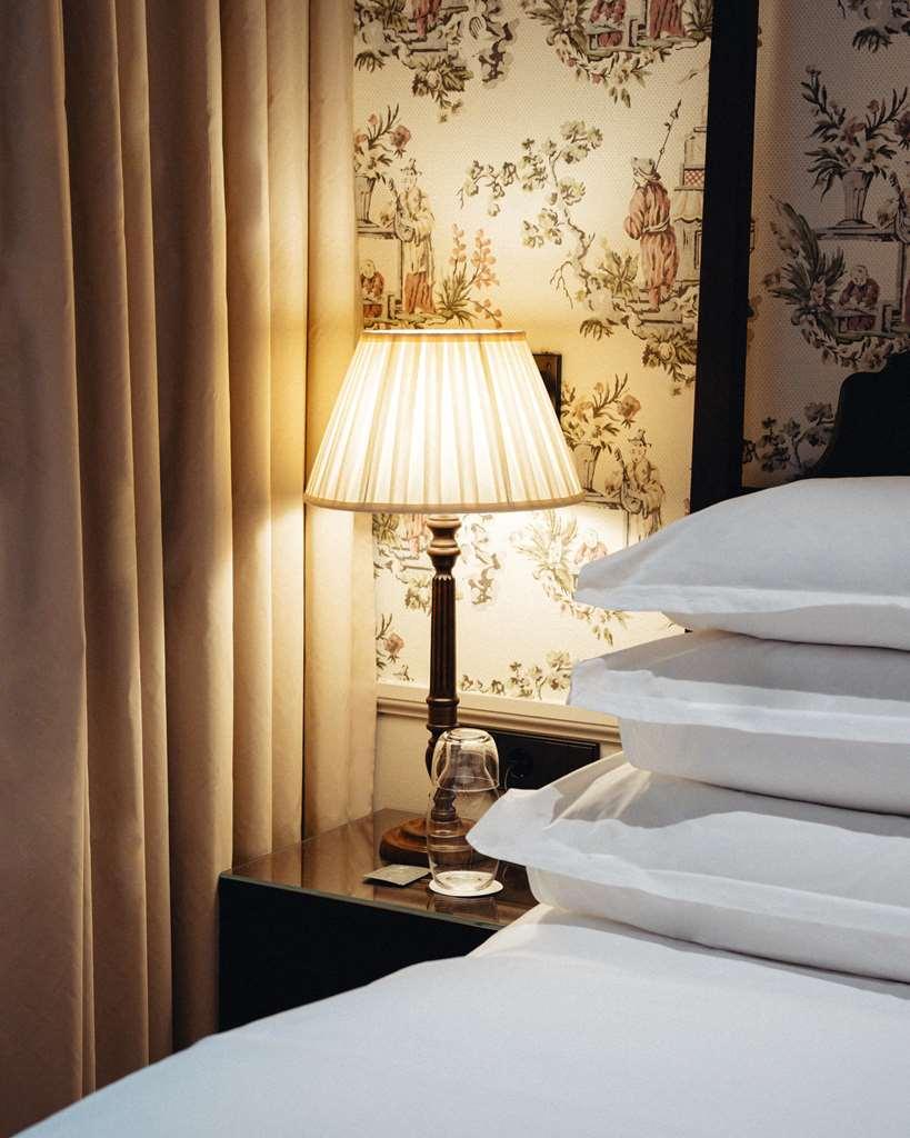 Villa Dagmar Stockholm Cameră foto A pleated lampshade